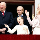 Kong Harald med Kronprinsessen, Marius og Prinsesse Ingrid Alexandra (Foto: Lise Åserud / NTB scanpix)